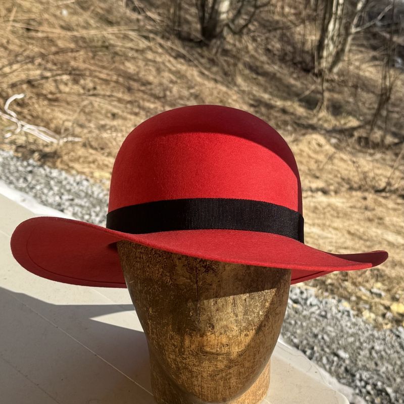 Rund pull hatt rød