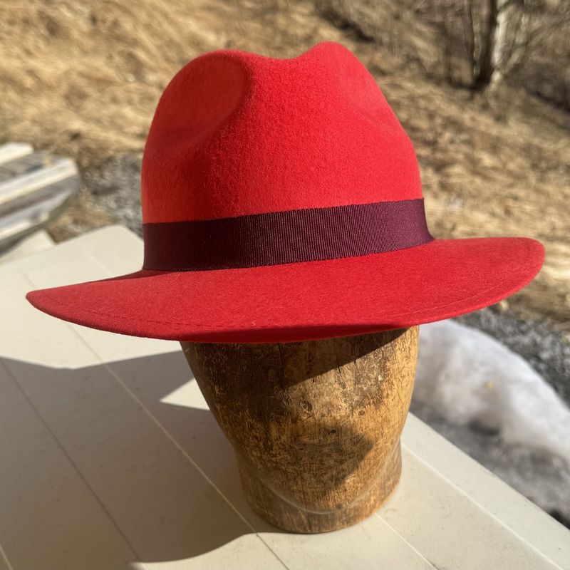 Bogart hatt rød