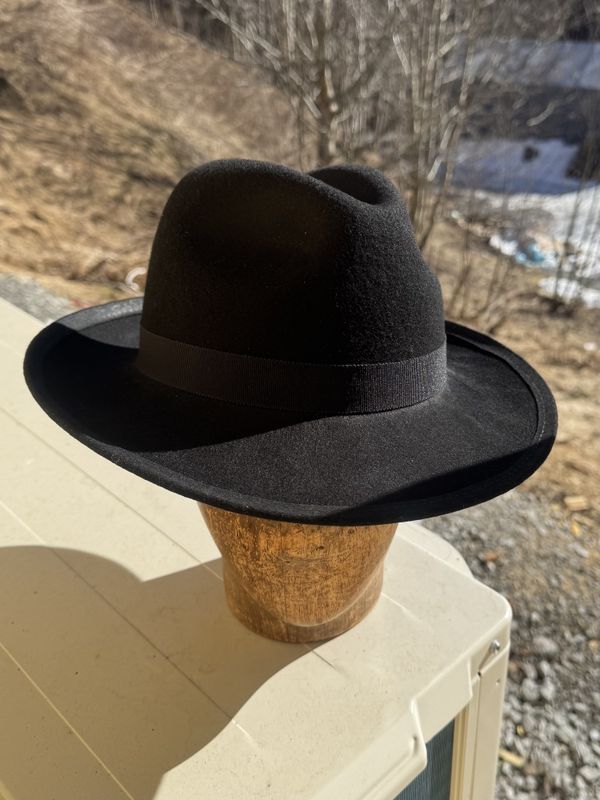 Bogart hatt svart, opp bak