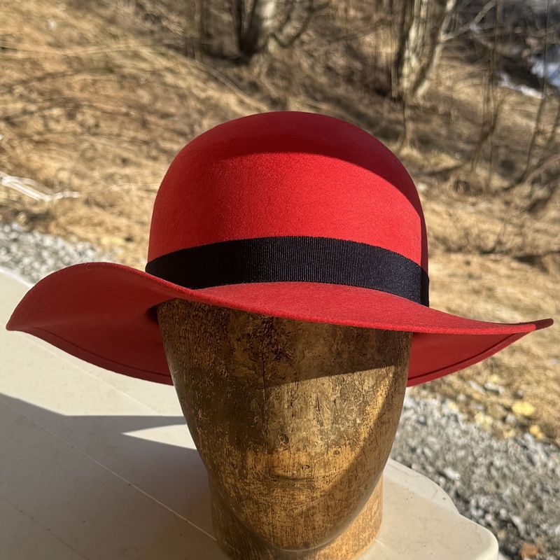 Rund pull hatt rød